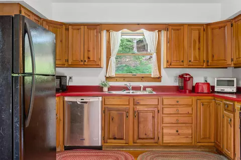 Kitchen - 254 Macey Rd, Worcester, VT 05682 photo 2 of 2