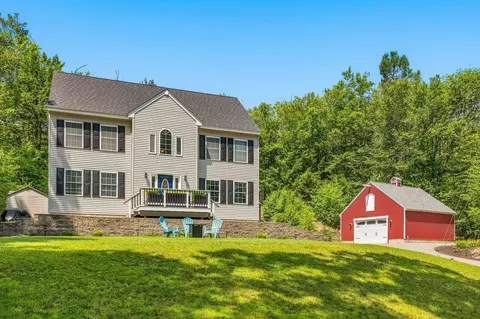 8 Lancelot Rd, Farmington, NH 03835