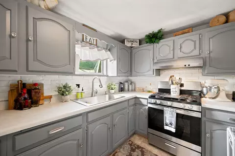 Kitchen - 23 Lake Tarleton Rd, Warren, NH 03279 photo 1 of 3
