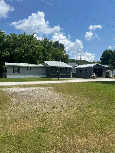 84 River St, Montgomery, VT 05471
