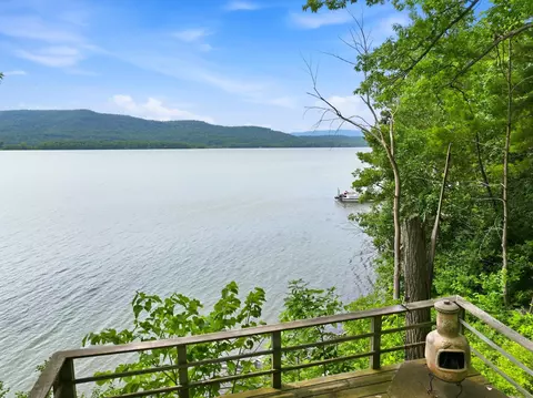 364 Delong Ln, Shoreham, VT 05734