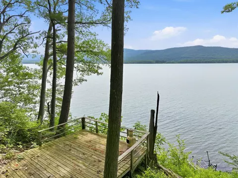 364 Delong Ln, Shoreham, VT 05734