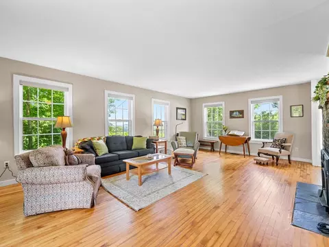 Living - 858 E Hill Rd, Plainfield, VT 05667 photo 3 of 4
