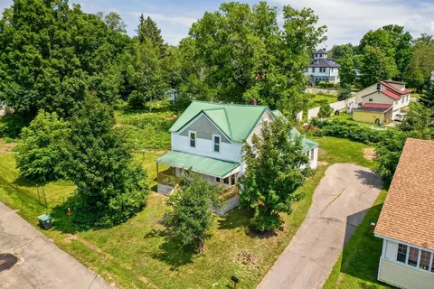 17 Charles St, Franklin, NH 03235