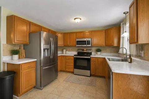1035 S Mammoth Rd #3, Manchester, NH 03109
