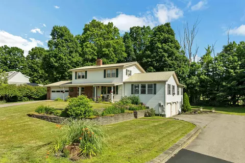 28 Hillcrest Dr, Laconia, NH 03246