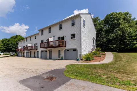62 Lochmere Ln, Nashua, NH 03063