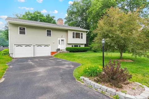 5 Patricia Pl, Essex Junction, VT 05452