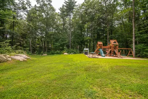 Exterior - 7 Dove Rd, Hooksett, NH 03106 photo 5 of 6
