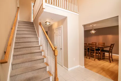 Entry Way - 7 Dove Rd, Hooksett, NH 03106 photo 5 of 6