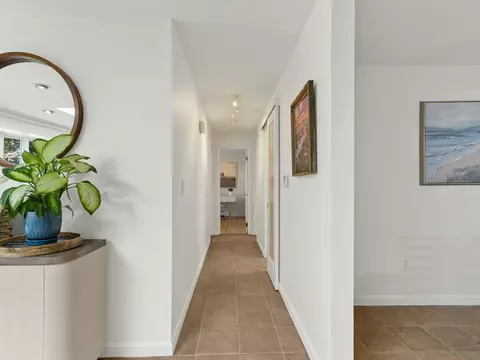 Entry Way - 2 Bayberry Ln, Hampton, NH 03842 photo 2 of 4