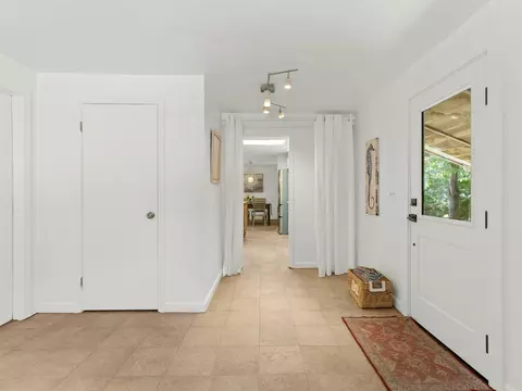 Entry Way - 2 Bayberry Ln, Hampton, NH 03842 photo 4 of 4