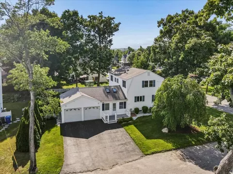 27 Lexington Ave, Manchester, NH 03104
