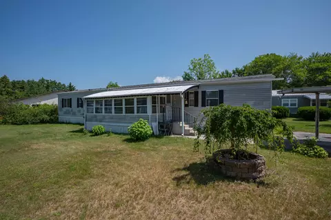 6 Embassy Ave, Hooksett, NH 03106 photo 2