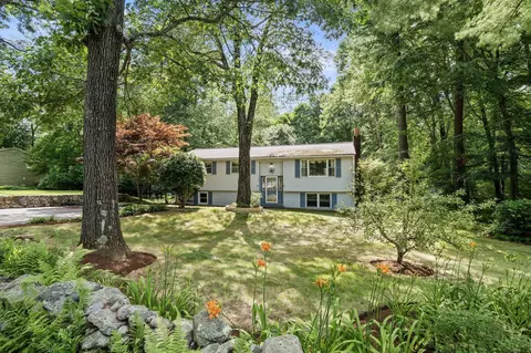 135 Musquash Rd, Hudson, NH 03051