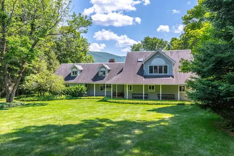 866 E Manchester Rd, Manchester, VT 05255
