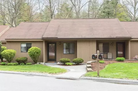 22 Essex Green Ct, Merrimack, NH 03054