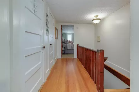Entry Way - 11 Old Main Rd, Warner, NH 03278 photo 7 of 10