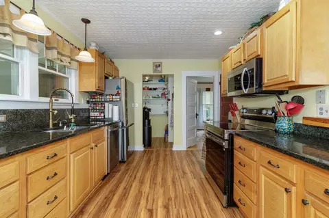 Kitchen - 11 Old Main Rd, Warner, NH 03278 photo 2 of 7