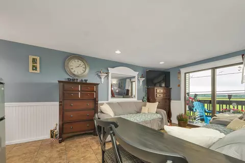Living - 415 Ocean Blvd #1E, Hampton, NH 03842 photo 2 of 2