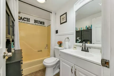 Bath - 415 Ocean Blvd #1E, Hampton, NH 03842 photo 1 of 1