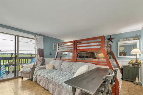 Living - 415 Ocean Blvd #1E, Hampton, NH 03842 photo 1 of 2