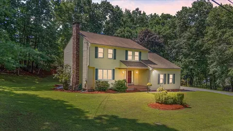 5 Plaza Ave, Hudson, NH 03051