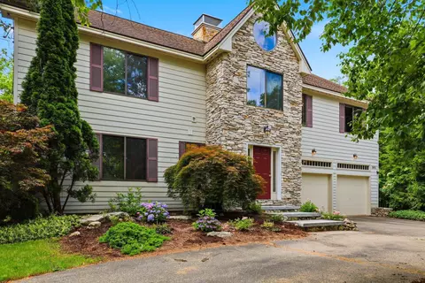 365 Kearney Cir, Manchester, NH 03104