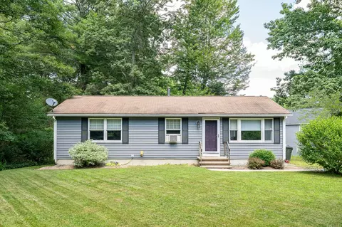 7 Woods Ave, Londonderry, NH 03053
