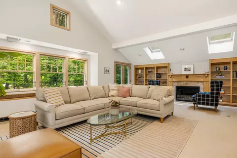 Living - 6 Millstream Dr, Exeter, NH 03833 photo 1 of 4