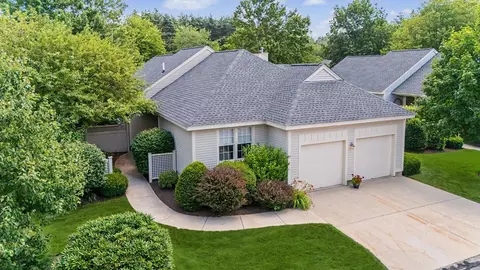 27 Gleneagle Dr, Bedford, NH 03110