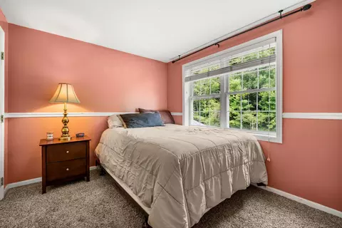 Bedroom - 4 Squamscott Ave, Derry, NH 03038 photo 4 of 5