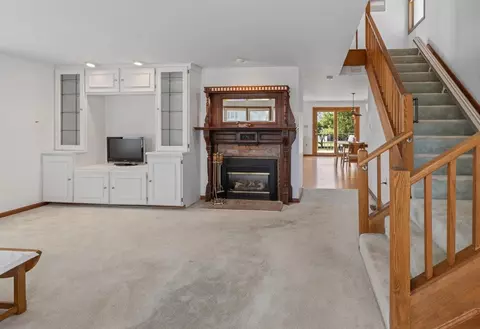 Living - 1 Twelfth St, Hampton, NH 03842 photo 3 of 5