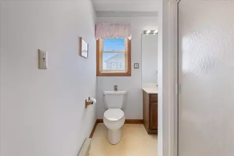 Bath - 1 Twelfth St, Hampton, NH 03842 photo 2 of 5