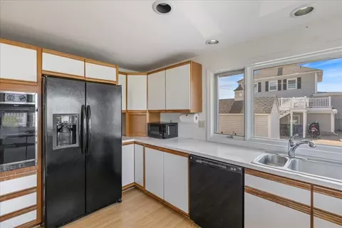 Kitchen - 1 Twelfth St, Hampton, NH 03842 photo 5 of 7