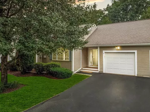 35 Forrest St #35, Hampstead, NH 03826