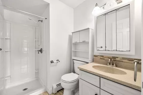 Bath - 50 Brookside Dr #J7, Exeter, NH 03833 photo 1 of 2