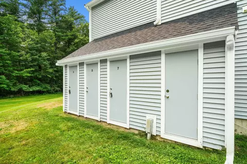 Exterior - 50 Brookside Dr #J7, Exeter, NH 03833 photo 5 of 10