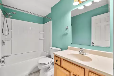 Bath - 50 Brookside Dr #J7, Exeter, NH 03833 photo 2 of 2