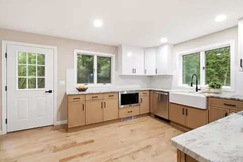 Kitchen - 4 Olsen Ln, Wolfeboro, NH 03894 photo 5 of 5