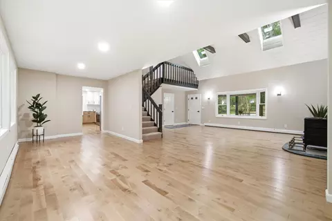 Living - 4 Olsen Ln, Wolfeboro, NH 03894 photo 3 of 12