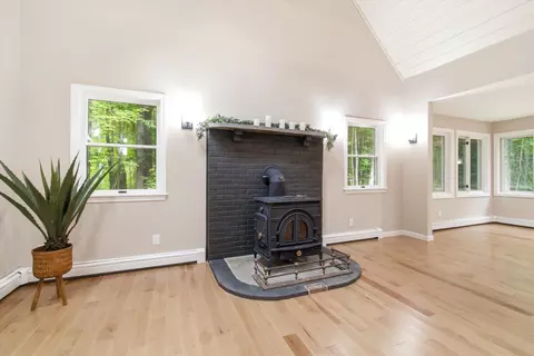 Living - 4 Olsen Ln, Wolfeboro, NH 03894 photo 4 of 12