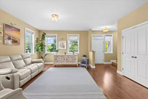 Living - 462 Zephyr Rd, Williston, VT 05495 photo 2 of 3