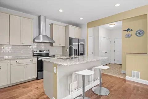 Kitchen - 462 Zephyr Rd, Williston, VT 05495 photo 1 of 6