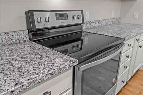 Kitchen - 556 Zephyr Rd, Williston, VT 05495 photo 6 of 7
