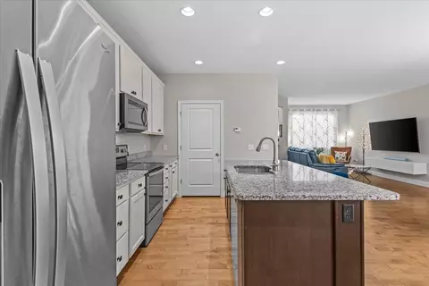 Kitchen - 556 Zephyr Rd, Williston, VT 05495 photo 4 of 7