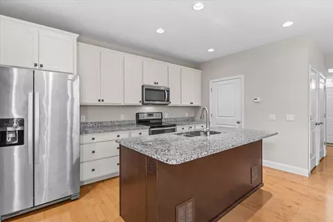 Kitchen - 556 Zephyr Rd, Williston, VT 05495 photo 3 of 7