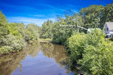 5 Tuttle Ct, Rochester, NH 03839