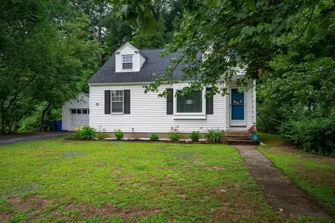 88 Newgate Cir, Manchester, NH 03102