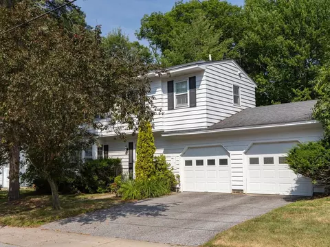 192 Killarney Dr, Burlington, VT 05408